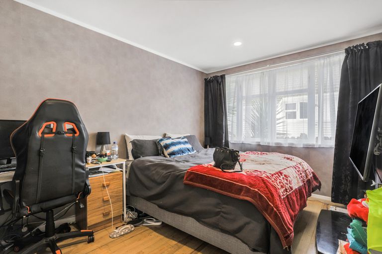 Photo of property in 15 Arimu Road, Papakura, 2110