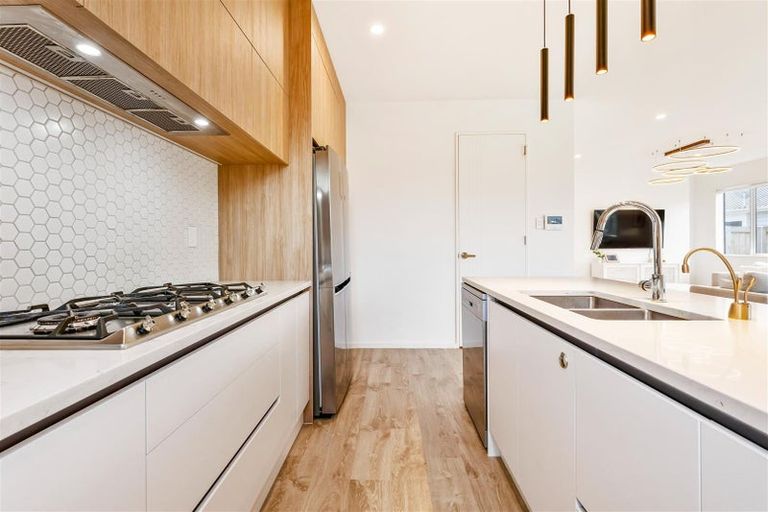 Photo of property in 12 Len Ireland Drive, Kumeu, 0810