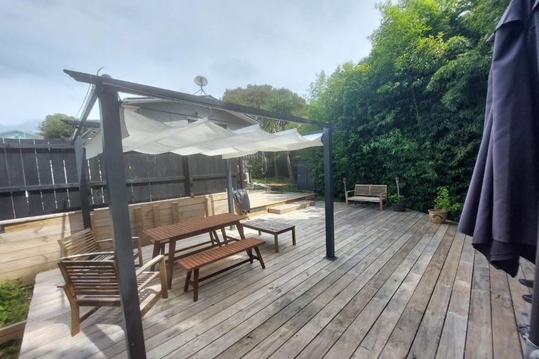 Photo of property in 1/14 Barnfield Place, Glendene, Auckland, 0602