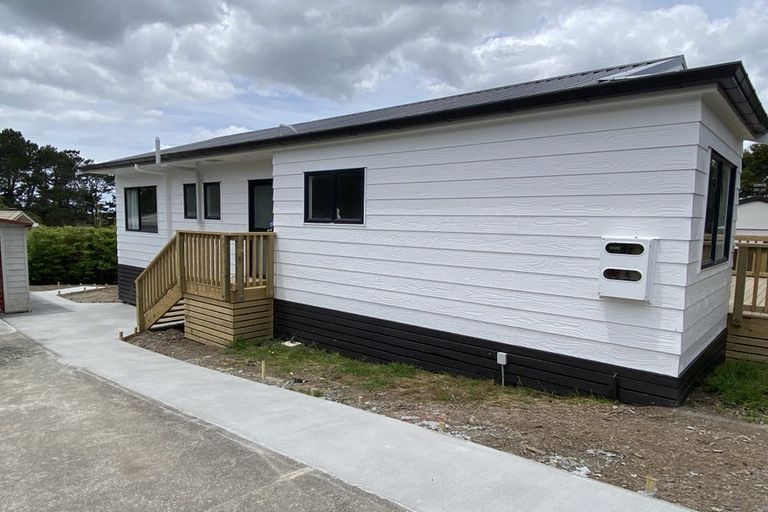Photo of property in 3 Lowell Place, Massey, Auckland, 0614