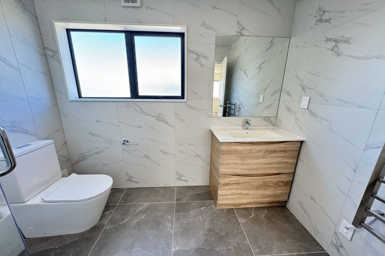 Photo of property in 22d Toru Street, Te Atatu Peninsula, Auckland, 0610