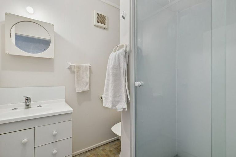 Photo of property in 23 Griffiths Grove, Newlands, Wellington, 6037