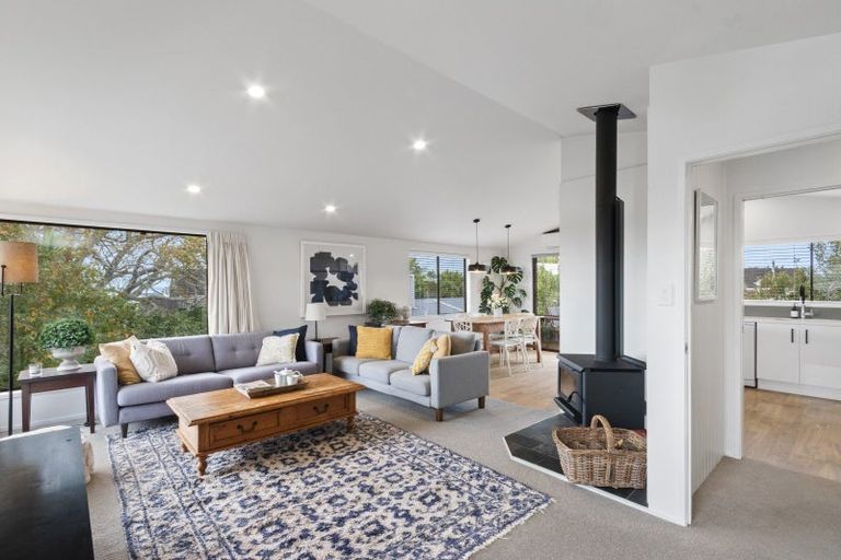 Photo of property in 3 View Road, Shelly Park, Auckland, 2014