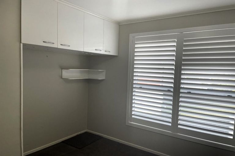 Photo of property in 8 Divich Avenue, Te Atatu South, Auckland, 0610