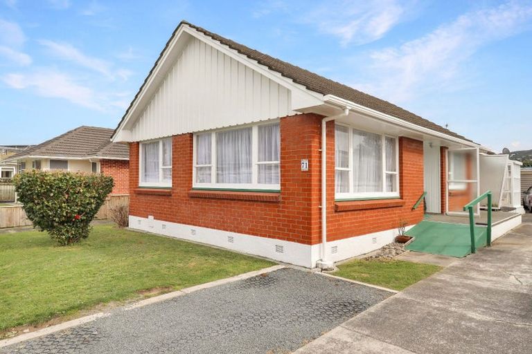 Photo of property in 71 Wai-iti Crescent, Woburn, Lower Hutt, 5010