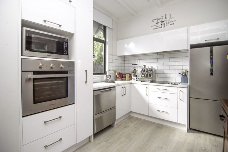 Photo of property in 12 Napier Road, Terrace End, Palmerston North, 4410