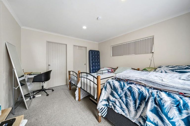 Photo of property in 25 Peninsula Road, Mangere, Auckland, 2022