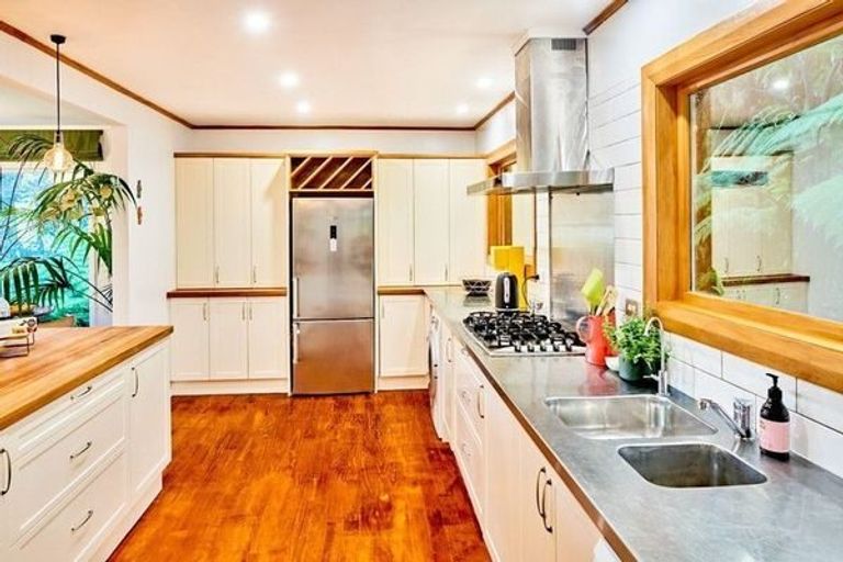 Photo of property in 33 Kairimu Street, Stokes Valley, Lower Hutt, 5019