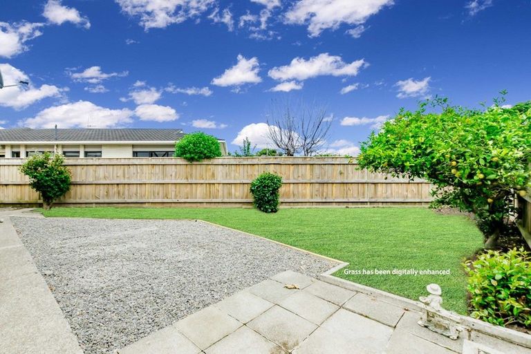 Photo of property in 15 Rewarewa Crescent, Waikanae, 5036