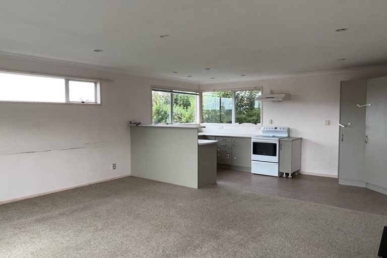 Photo of property in 16a Normanton Street, Glenfield, Auckland, 0629