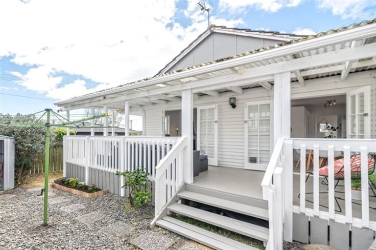 Photo of property in 1/318 Rangatira Road, Beach Haven, Auckland, 0626