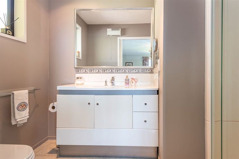 Photo of property in 37 Corfe Street, Ilam, Christchurch, 8041