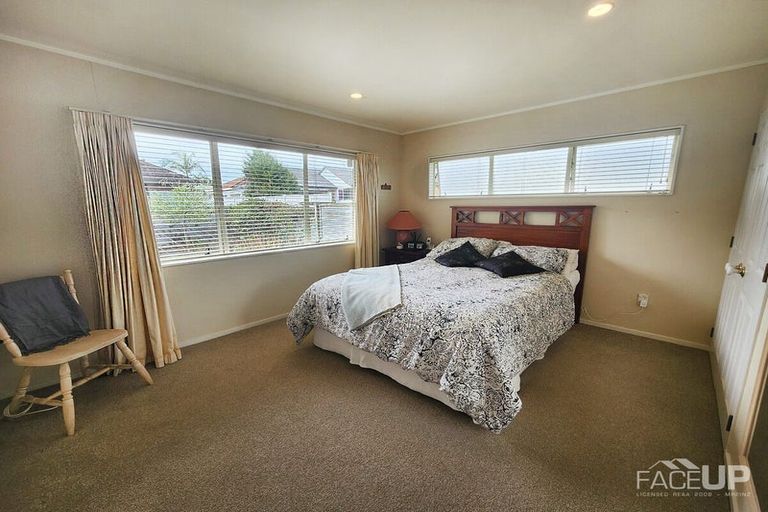 Photo of property in 26 Harbour Lights Close, West Harbour, Auckland, 0618
