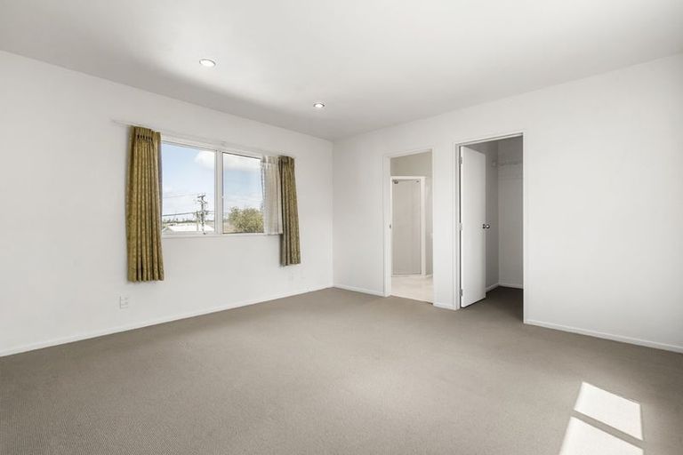 Photo of property in 16a Becroft Drive, Forrest Hill, Auckland, 0620