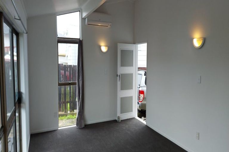 Photo of property in 5 Iris Place, Clendon Park, Auckland, 2103
