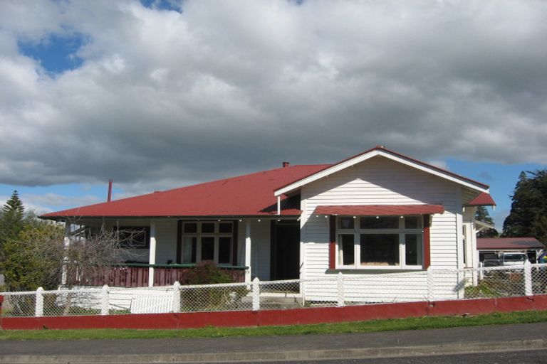 Photo of property in 2 Matthew Street, Waipawa, 4210