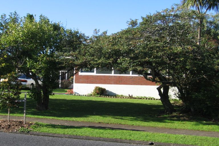 Photo of property in 8 Sorrel Crescent, Bucklands Beach, Auckland, 2012