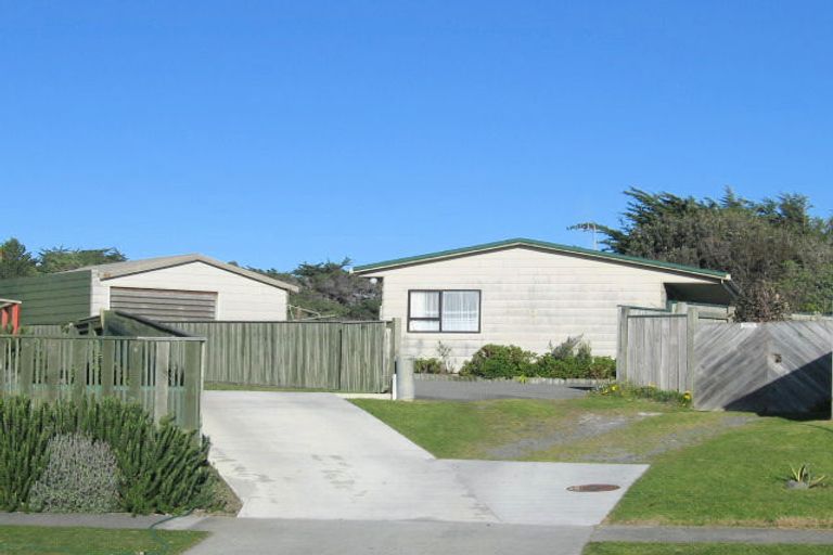 Photo of property in 22 Scott Avenue, Otaki Beach, Otaki, 5512