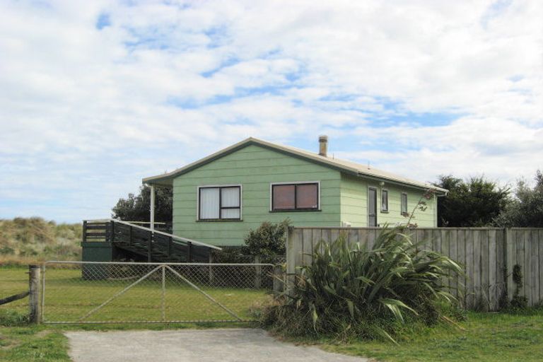 Photo of property in 61 Manga-pirau Street, Waikawa Beach, Manakau, 5573