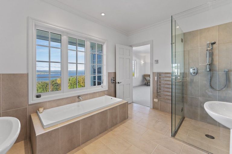 Photo of property in 423 Gillespie Place, Acacia Bay, Taupo, 3385