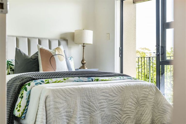 Photo of property in 4/15 Harbour View Road, Te Atatu Peninsula, Auckland, 0610