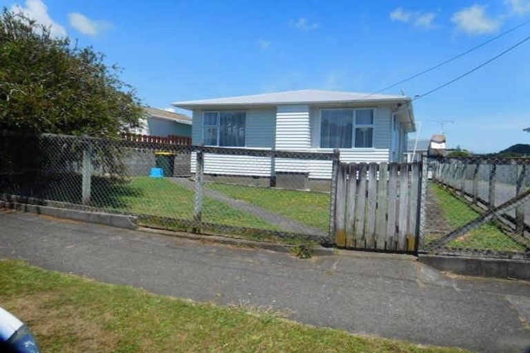 Photo of property in 57 Banks Street, Marfell, New Plymouth, 4310