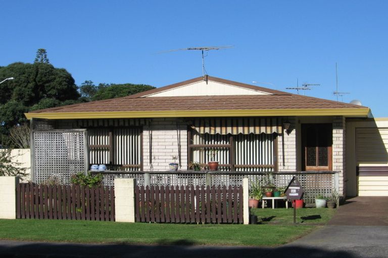 Photo of property in 4a Puriri Avenue, Orewa, 0931
