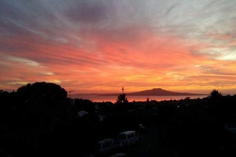 Photo of property in 57 Parr Terrace, Castor Bay, Auckland, 0620