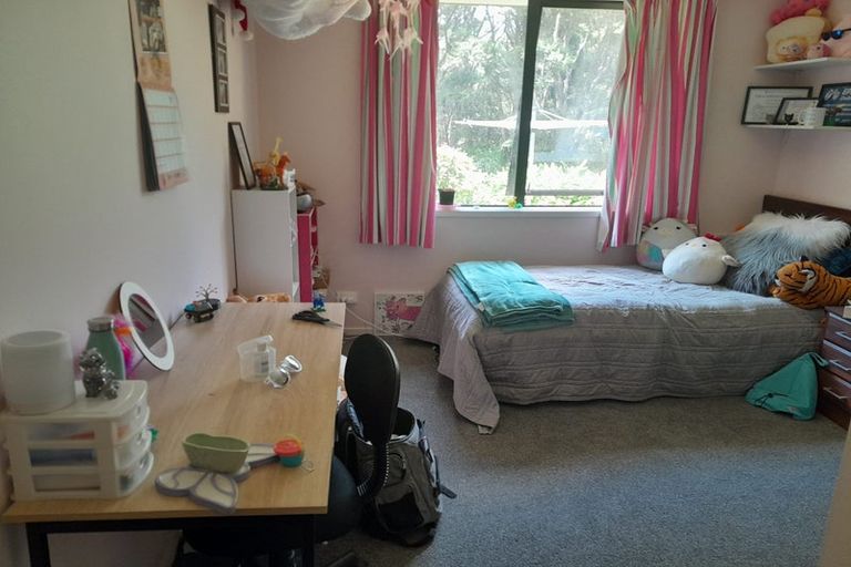 Photo of property in 296 Forest Hill Road, Waiatarua, Auckland, 0612