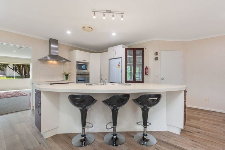 Photo of property in 158 Ruapehu Drive, Fitzherbert, Palmerston North, 4410