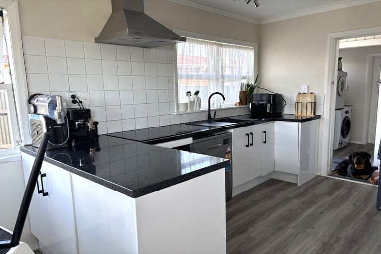 Photo of property in 2 Selwyn Street, Levin, 5510