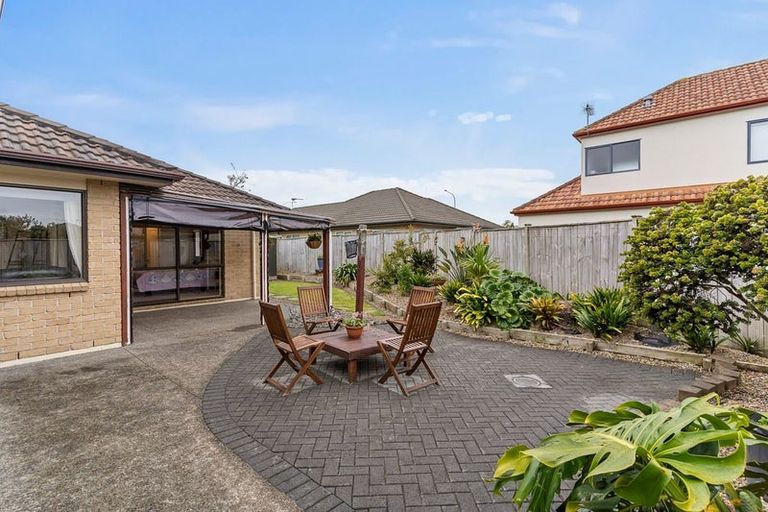 Photo of property in 62 Thornbury Crescent, East Tamaki Heights, Auckland, 2016