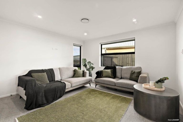 Photo of property in 8 Omahuru Road, Glenbrook, 2681