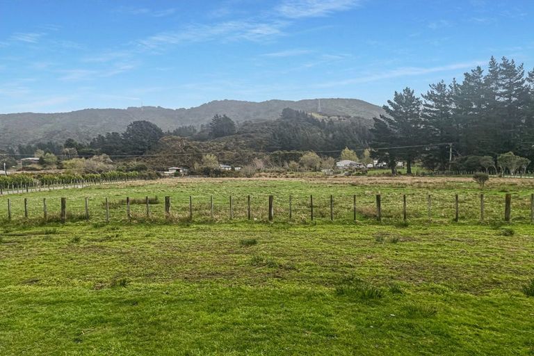 Photo of property in 150 Upper Fitzherbert Road, Wainuiomata, Lower Hutt, 5373