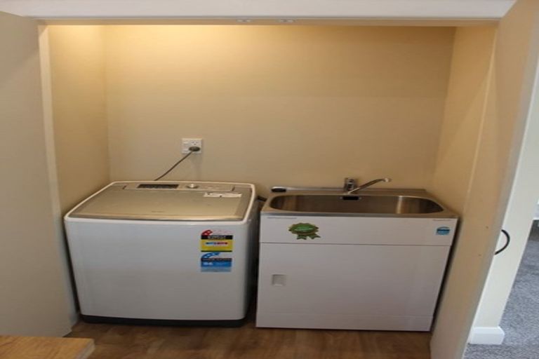 Photo of property in 5a Royal Crescent, Saint Kilda, Dunedin, 9012