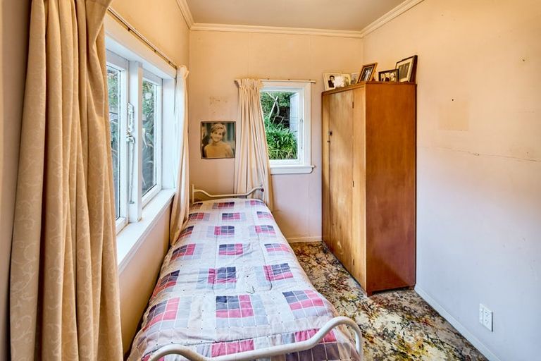 Photo of property in 166 Owhiro Bay Parade, Owhiro Bay, Wellington, 6023