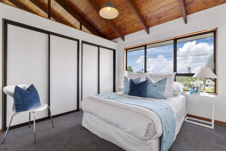 Photo of property in 2/20a Old Lake Road, Narrow Neck, Auckland, 0624