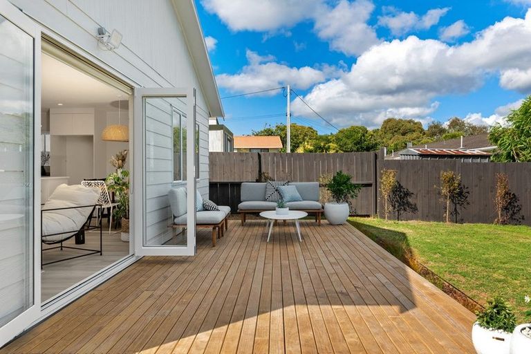 Photo of property in 122a Lynwood Road, New Lynn, Auckland, 0600
