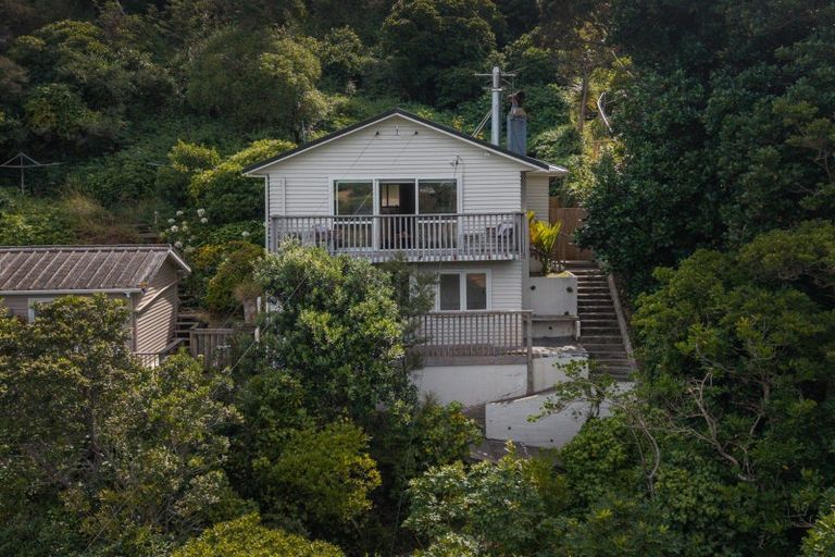 Photo of property in 31 Airlie Road, Plimmerton, Porirua, 5026