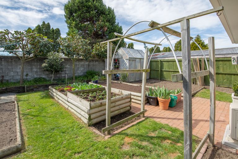 Photo of property in 12 Cranbrook Avenue, Burnside, Christchurch, 8053