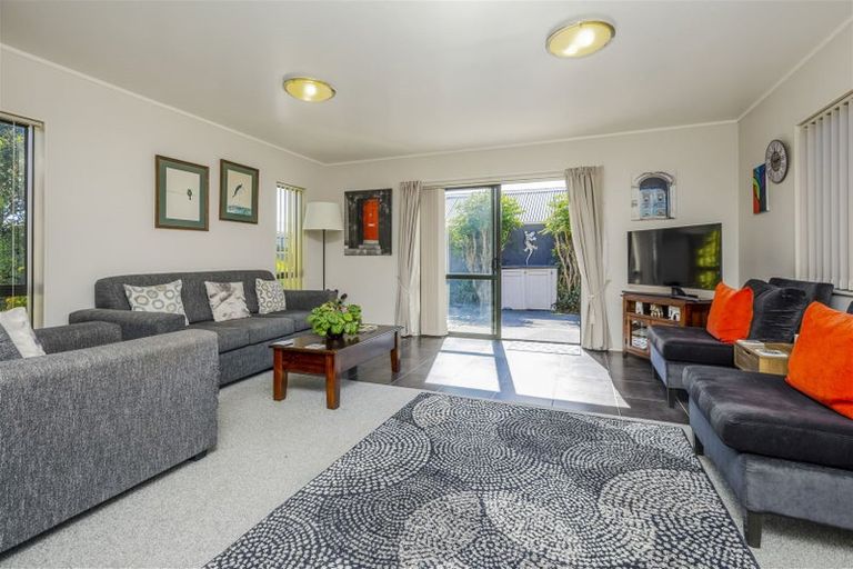 Photo of property in 17a Fernaig Street, Papakura, 2110