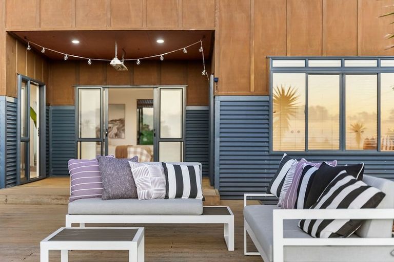 Photo of property in 333 Motutara Road, Muriwai, Waimauku, 0881