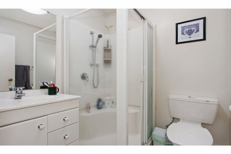 Photo of property in 4 Tern Place, Unsworth Heights, Auckland, 0632