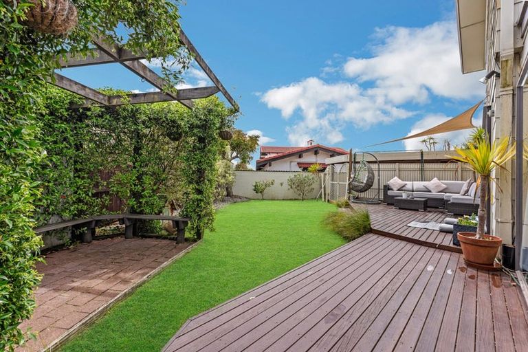 Photo of property in 3/28 Bramley Drive, Farm Cove, Auckland, 2012