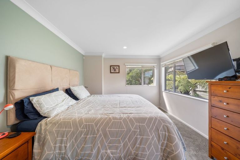 Photo of property in 92 Amesbury Drive, Churton Park, Wellington, 6037