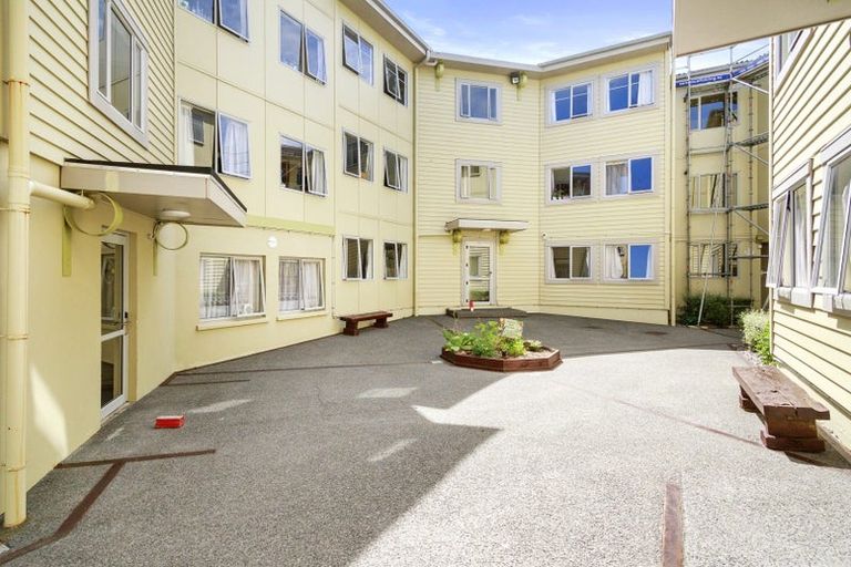Photo of property in Basin Reserve Complex, 48/4 Sussex Street, Mount Cook, Wellington, 6021