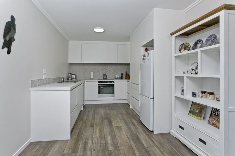 Photo of property in 927 East Coast Road, Northcross, Auckland, 0632