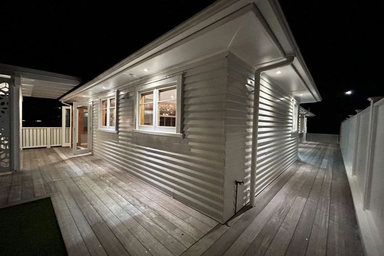 Photo of property in 1/15 Killarney Avenue, Torbay, Auckland, 0630