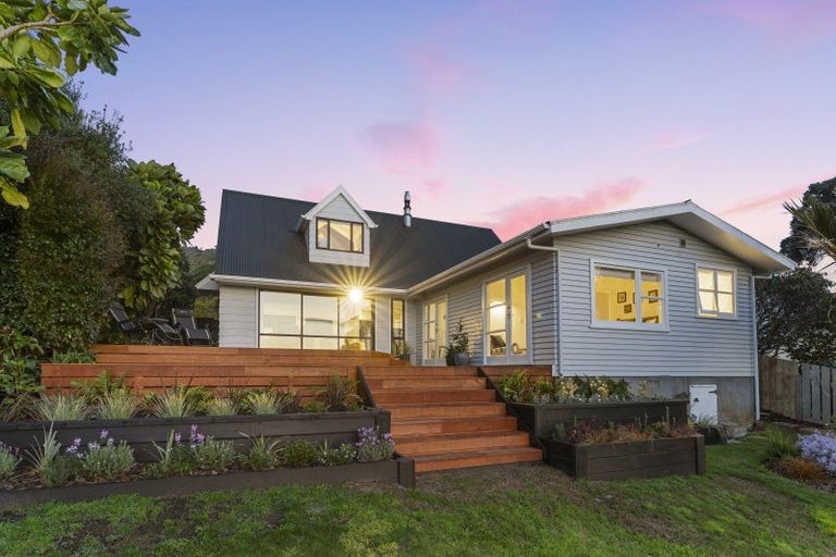 Photo of property in 50 Winara Avenue, Waikanae, 5036