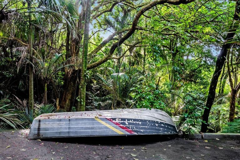 Photo of property in 323 Glenfield Road, Glenfield, Auckland, 0629